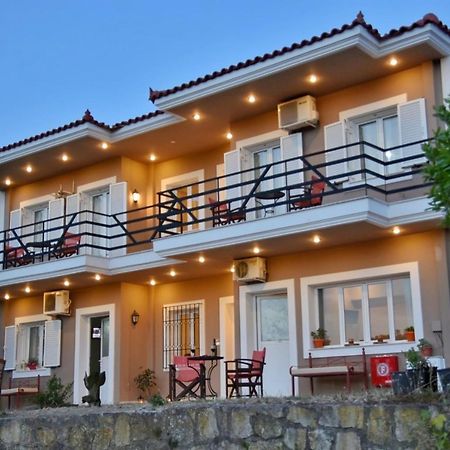Anemomylos Apartments Lixouri Esterno foto