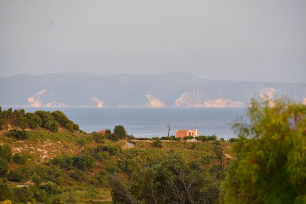 Anemomylos Apartments Lixouri Esterno foto