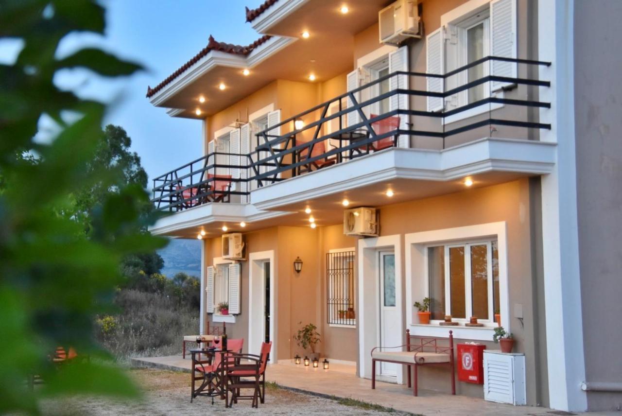 Anemomylos Apartments Lixouri Esterno foto