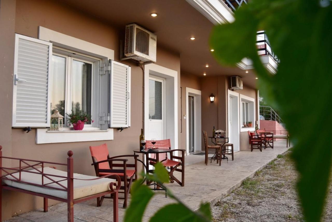 Anemomylos Apartments Lixouri Esterno foto