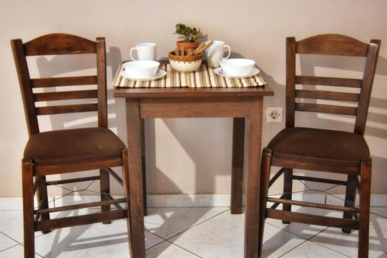Anemomylos Apartments Lixouri Esterno foto