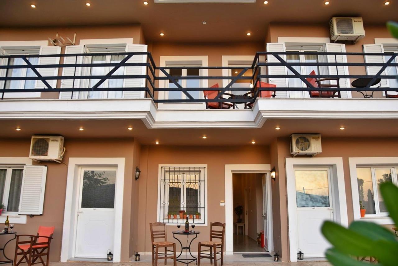 Anemomylos Apartments Lixouri Esterno foto