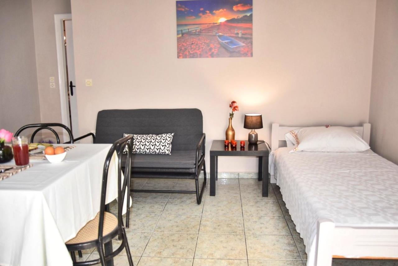 Anemomylos Apartments Lixouri Esterno foto