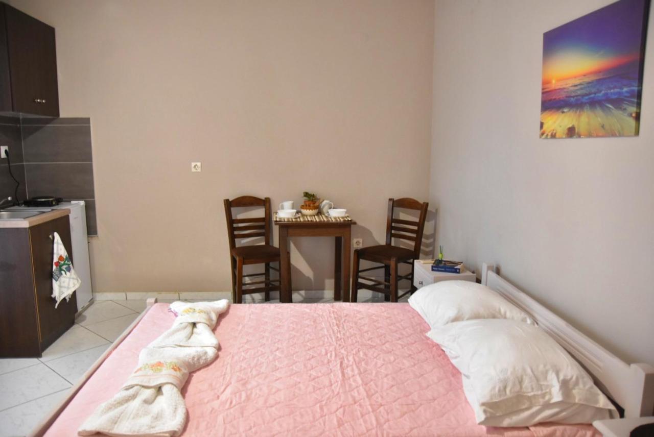 Anemomylos Apartments Lixouri Esterno foto