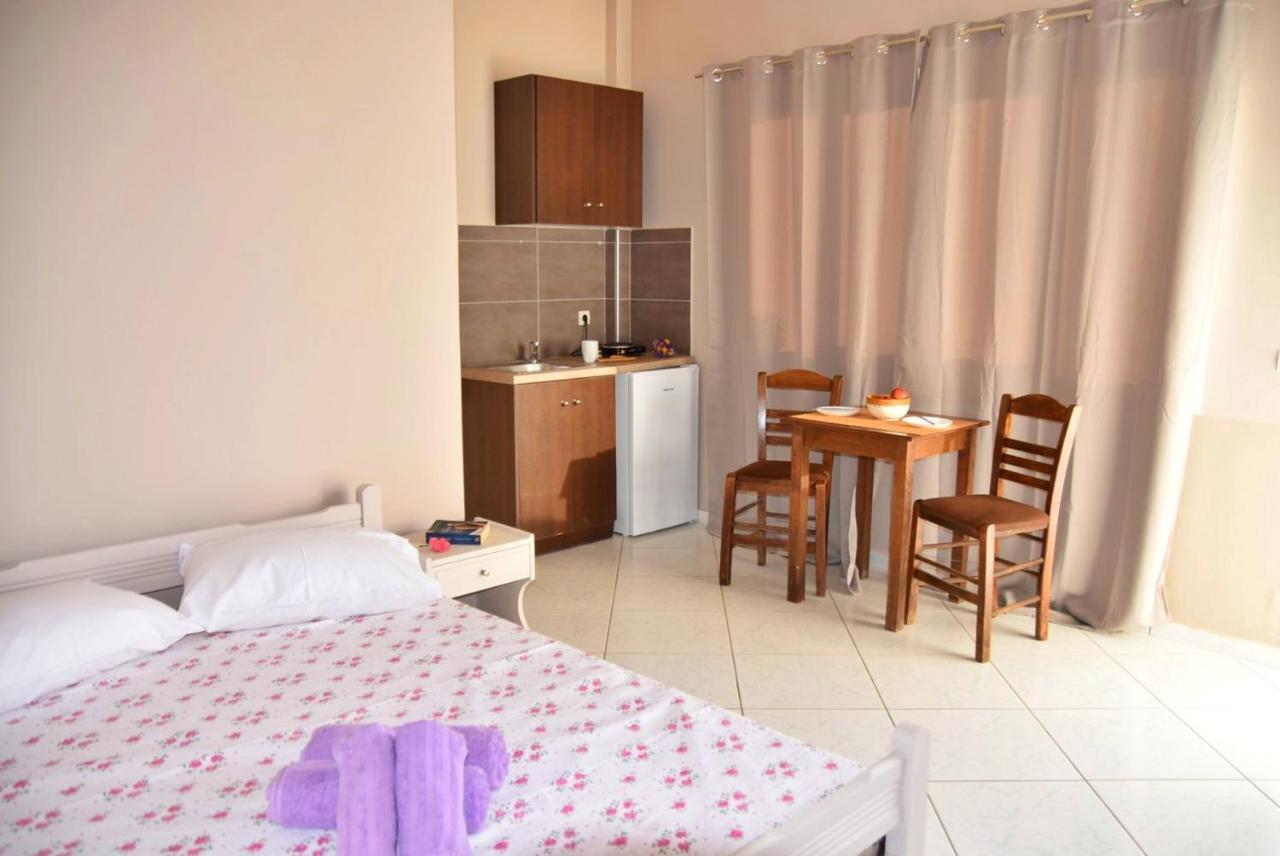 Anemomylos Apartments Lixouri Esterno foto