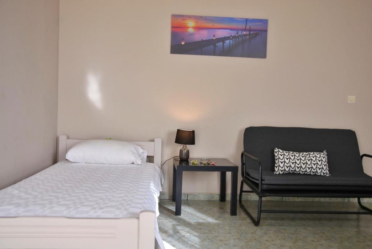 Anemomylos Apartments Lixouri Esterno foto